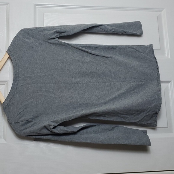 Thyme Maternity Long Sleeve Gray Tshirt Size Medium - Picture 4 of 8